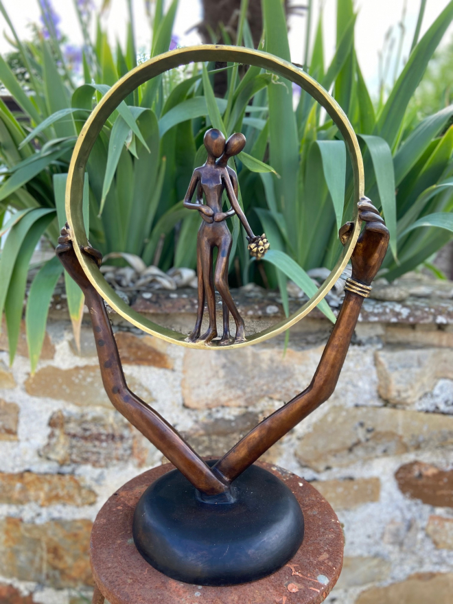 Couple au bouquet debout sur anneau - Bronze-Carl JAUNAY