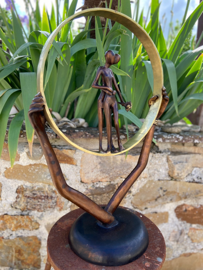 Couple au bouquet debout sur anneau - Bronze-Carl JAUNAY