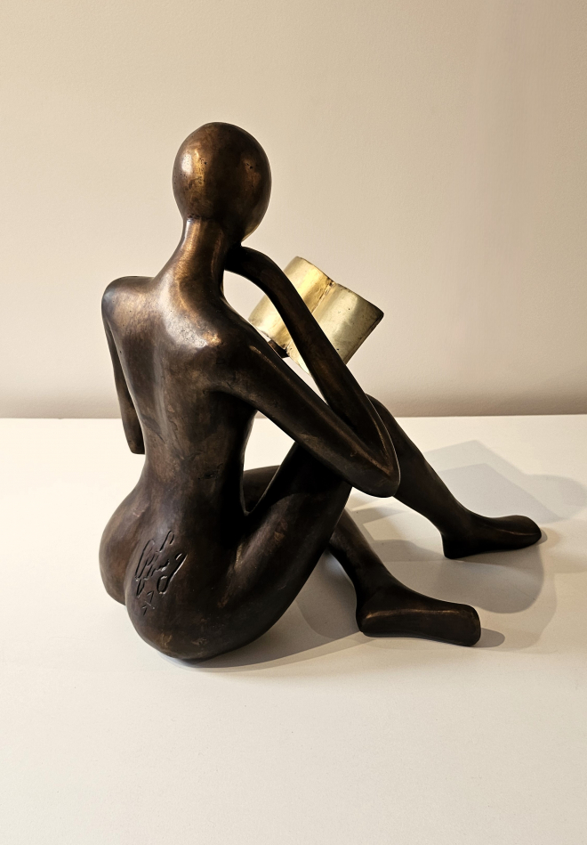 Liseuse assise-Carl JAUNAY