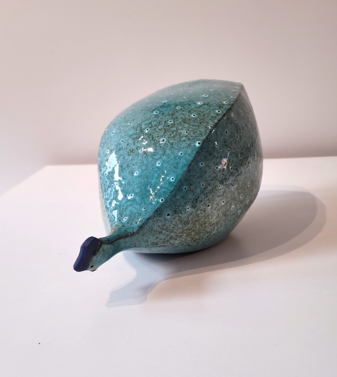 Pintade bleu scarab�e t�te  basse (grande)-Olivier FONSECA