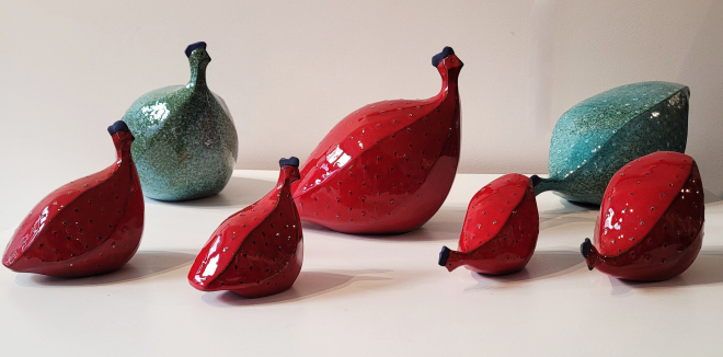 Pintade rouge, t�te basse (petite)-Olivier FONSECA