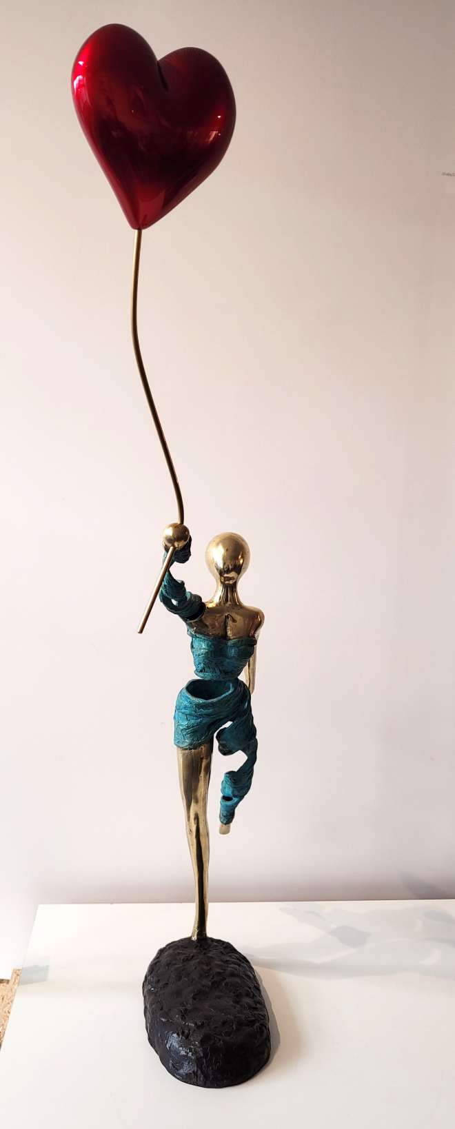 Porteuse d'amour-Carl JAUNAY